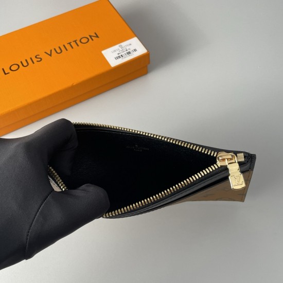 Louis Vuitton Slim Purse M80390